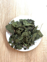 Ortiga en hoja